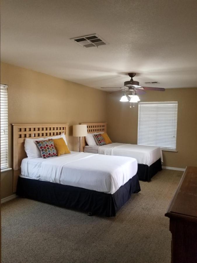 Casa de férias Close To Strip, Very Private, Gated, Huge Floorplan, Wifi, Washer&dryer Las Vegas