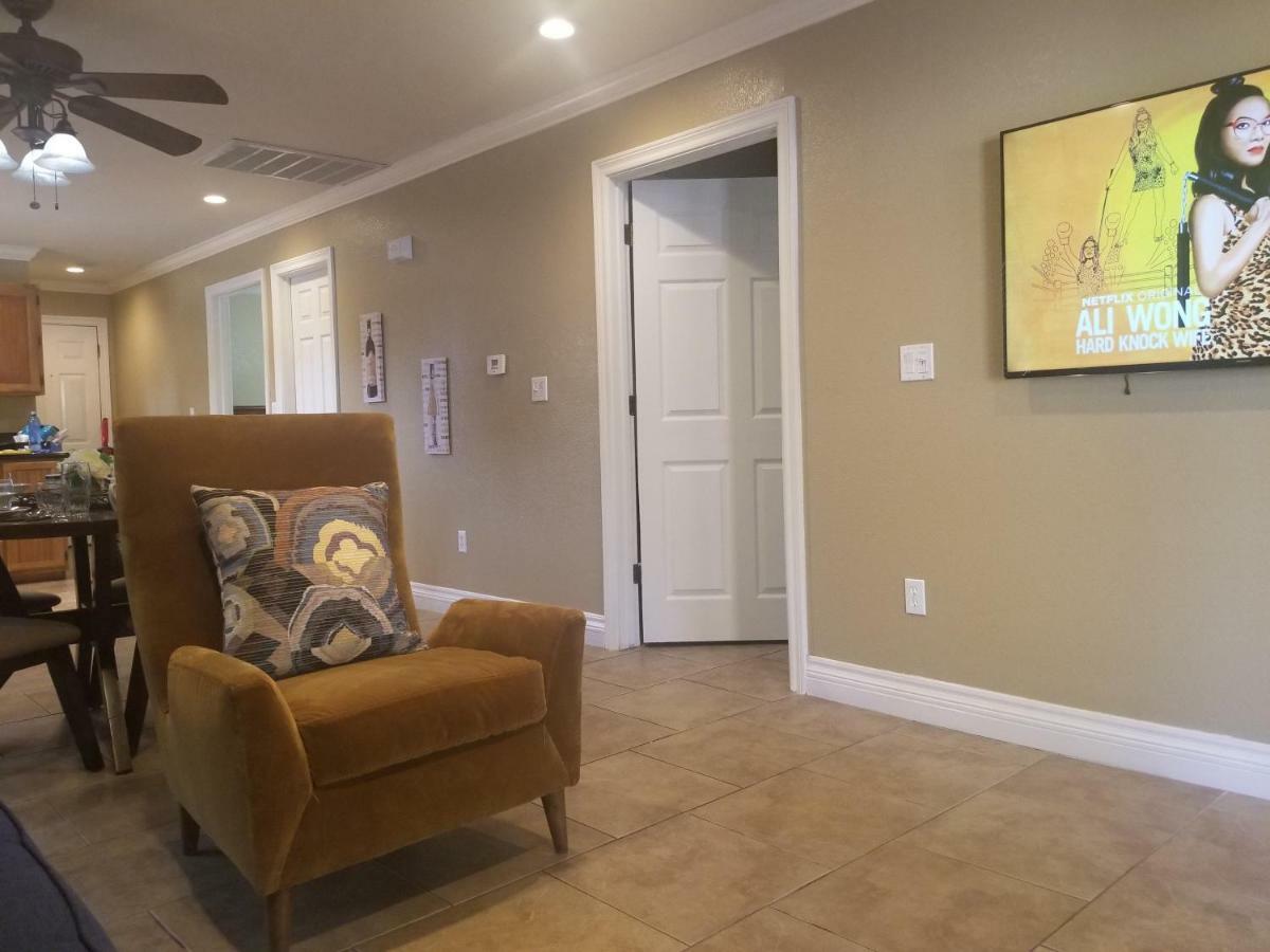 Casa de férias Close To Strip, Very Private, Gated, Huge Floorplan, Wifi, Washer&dryer Las Vegas