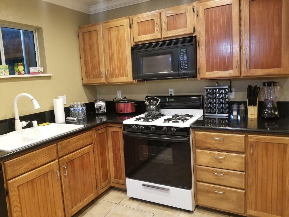 Close To Strip, Very Private, Gated, Huge Floorplan, Wifi, Washer&dryer Casa de férias *