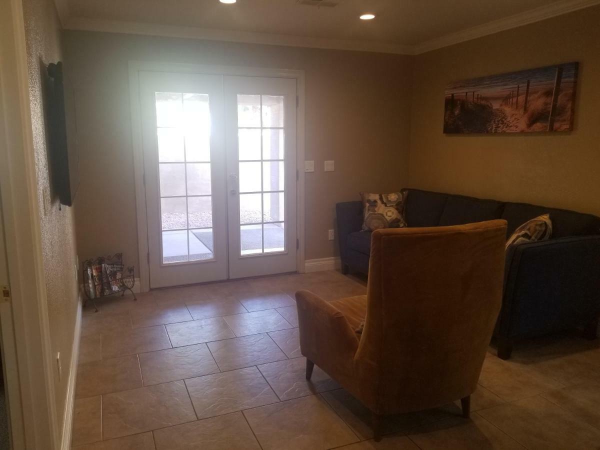 Close To Strip, Very Private, Gated, Huge Floorplan, Wifi, Washer&dryer Casa de férias