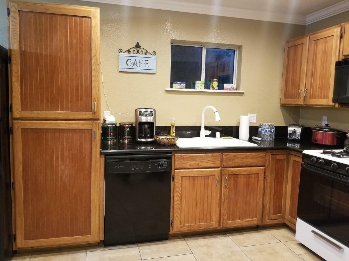 Casa de férias Close To Strip, Very Private, Gated, Huge Floorplan, Wifi, Washer&dryer