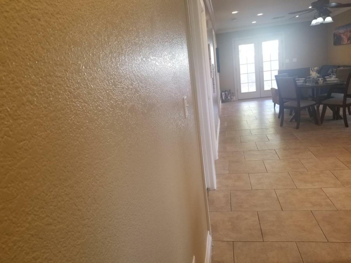 Close To Strip, Very Private, Gated, Huge Floorplan, Wifi, Washer&dryer Holiday home