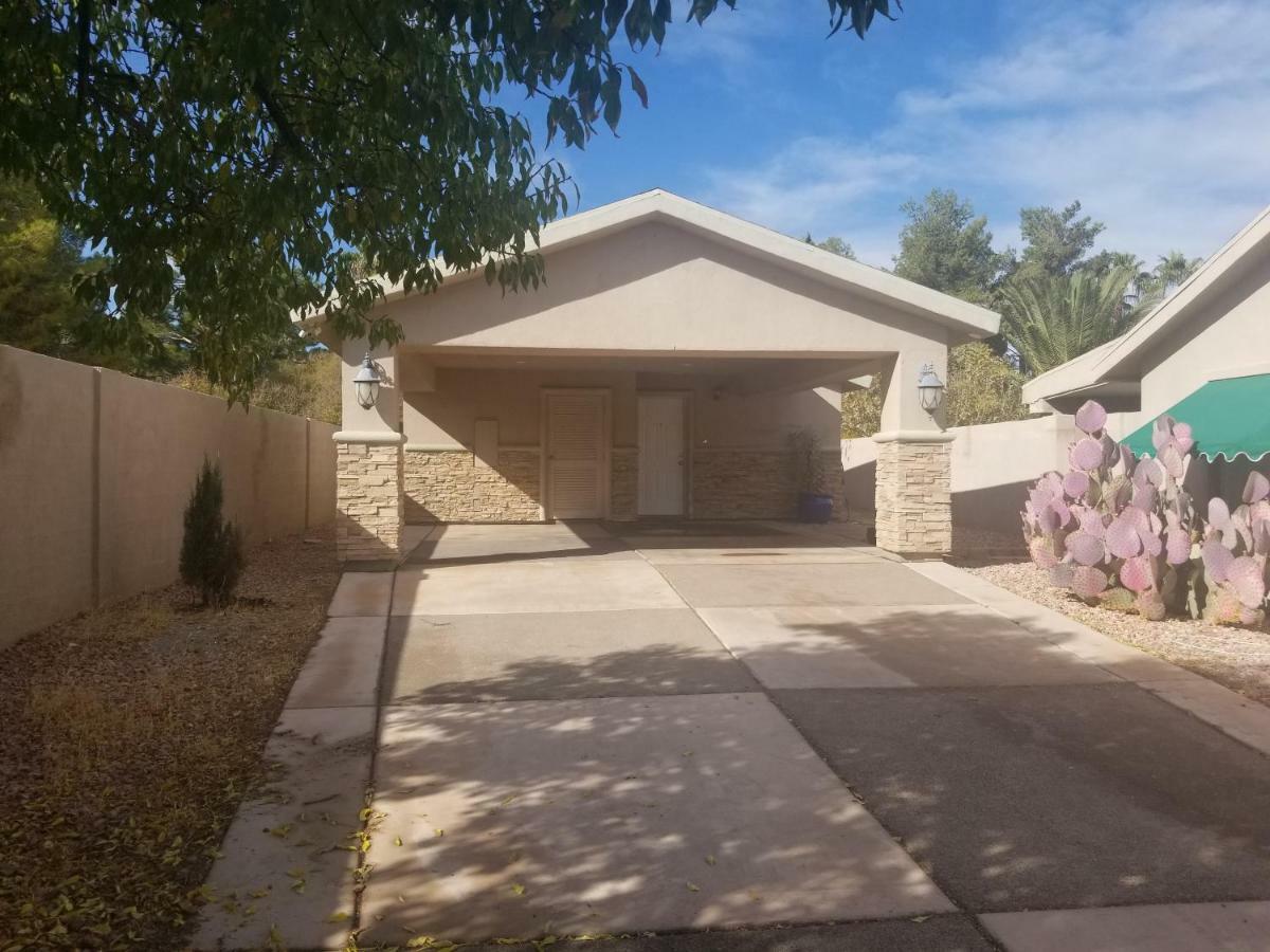Close To Strip, Very Private, Gated, Huge Floorplan, Wifi, Washer&dryer Casa de férias